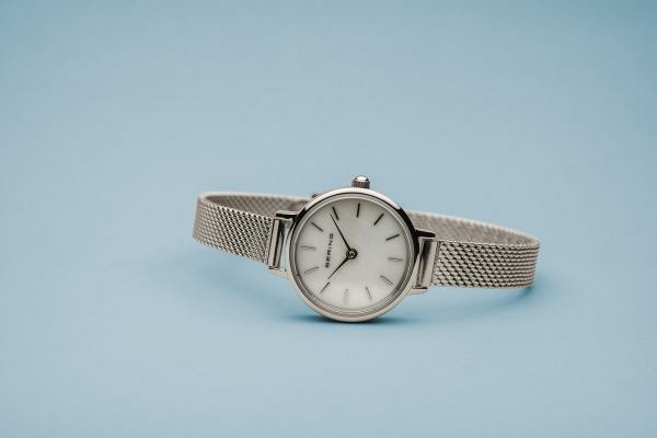 Bering Classic mini ezüst fehér női óra 11022-004