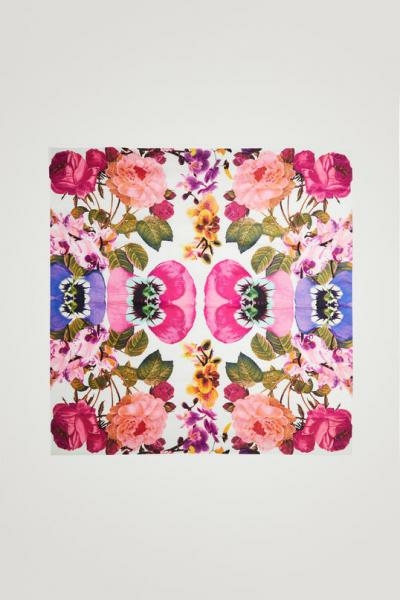 Desigual Flores lacroix maxi carre sál 22SAWA43