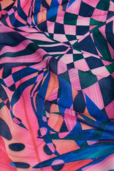 Desigual Virtual pink rectangle sál 22SAWA37