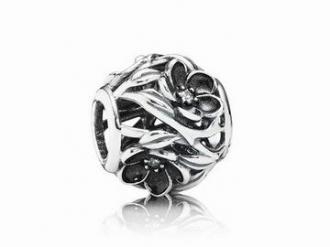 Pandora ékszer Áttört mintás misztikus virág ezüst charm 791409CZ