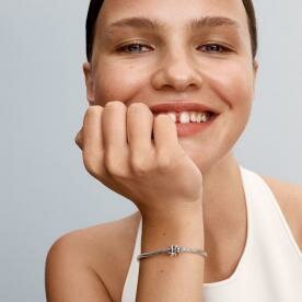 Pandora ékszer Csavart nyíl ezüst charm 793665C01