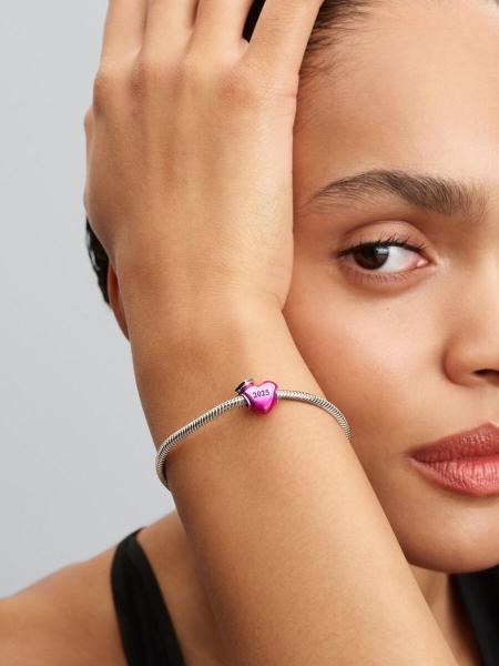 Pandora ékszer Diplomaosztó 2025 rózsaszín ezüst charm 793788C01