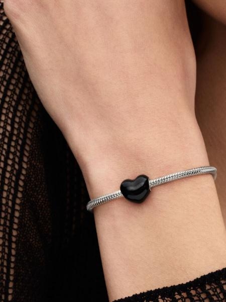 Pandora ékszer Fekete tűzzománc szív ezüst charm 793337C04