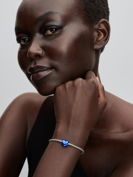 Pandora ékszer Fémes sötétkék szív charm 793337C05