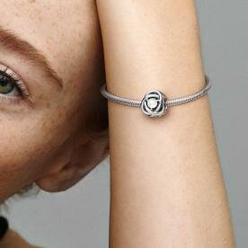 Pandora ékszer Gyöngyház örökkévalóság körök ezüst charm 790064C04