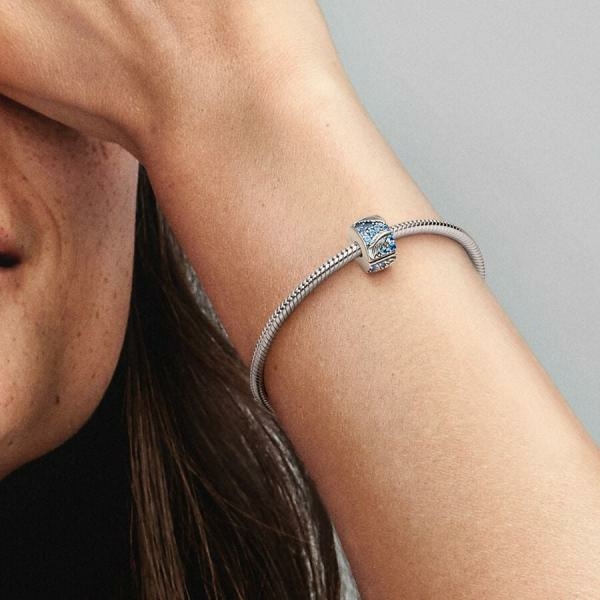 Pandora ékszer Ívelt tollak ezüst klip kék kristállyal 792552C01
