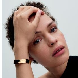 Pandora ékszer Organikus formájú széles shine nyitott karperec 