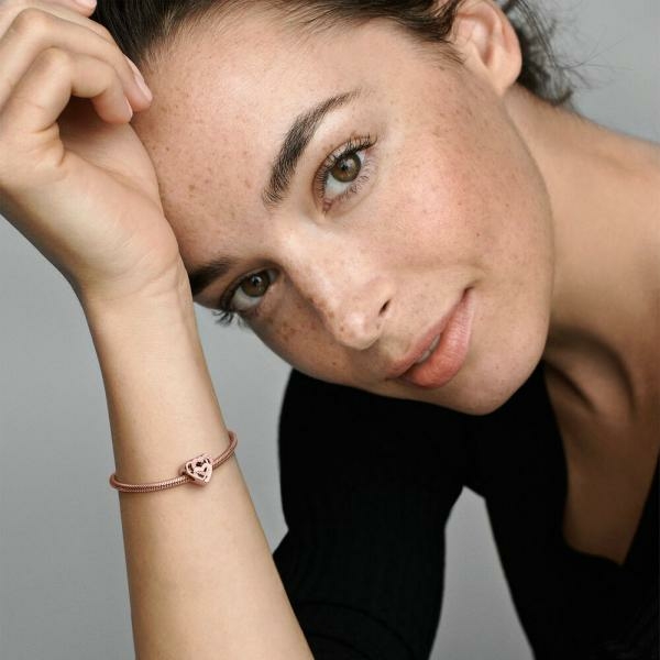 Pandora ékszer Összefonódott szerelmes szívek rozé charm 789529C01