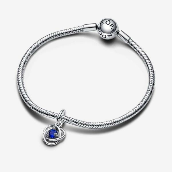Pandora ékszer Sötétkék örökkévalóság körök függő ezüst charm 793125C09