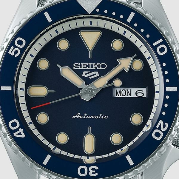 Seiko 5 Sports ezüst színű kék számlapos férfi óra SRPD71K1