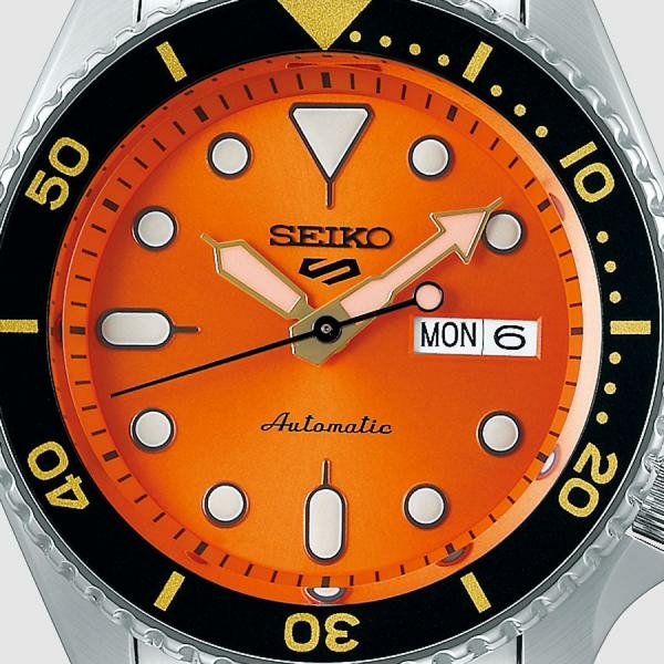 Seiko 5 Sports narancs fekete számlapos ezüst színű férfi óra SRPD59K1