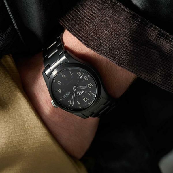 Seiko 5 Sports Street Style fekete férfi óra SRPJ09K1