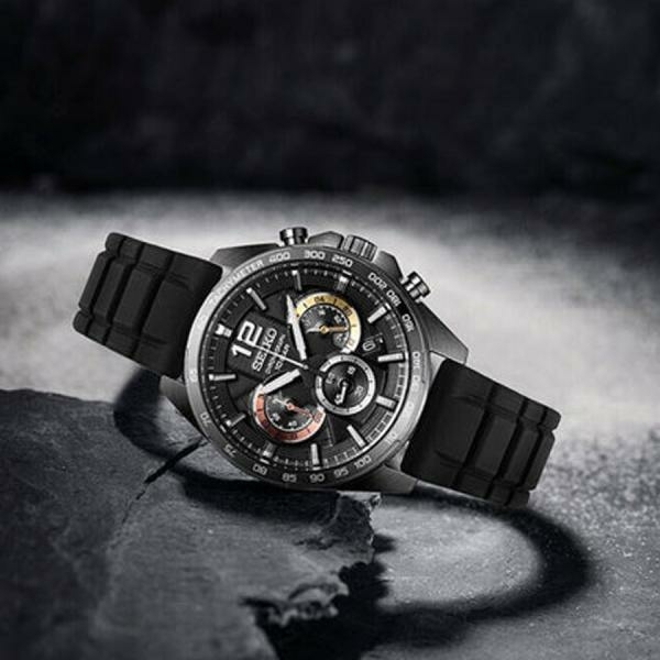 Seiko Fekete szilikonszíjas kvarc chronograph férfi óra SSB349P1