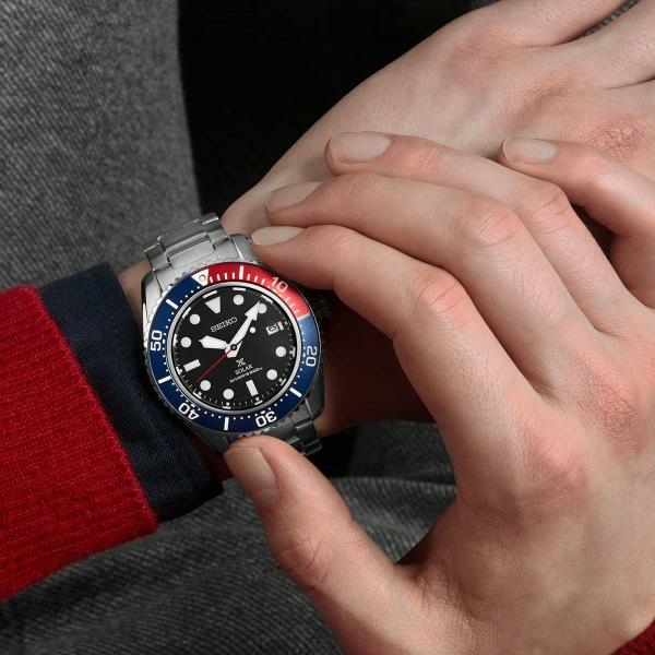 Seiko Prospex 'Pepsi style' solar búvár óra SNE591P1