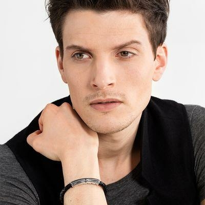 Thomas Sabo Bőr karkötő fekete kereszttel 