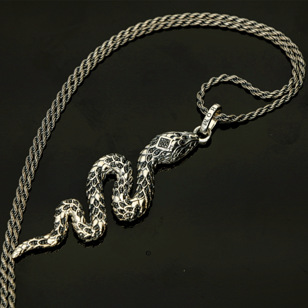 Thomas Sabo Kígyó ezüst medál fekete kövekkel PE945-643-11