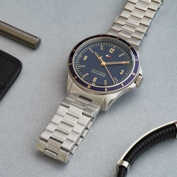 Tommy Hilfiger Maverick ezüst színű férfi karóra arany mutatókkal 1791902