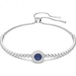 Swarovski Subtle állítható karkötő kék kristállyal 5415428