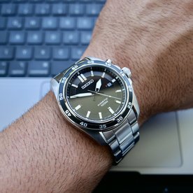 Seiko Kinetic fekete számlapos férfi óra SKA785P1