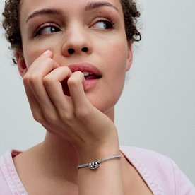 Pandora ékszer Lógó lajhár ezüst charm 793331C01