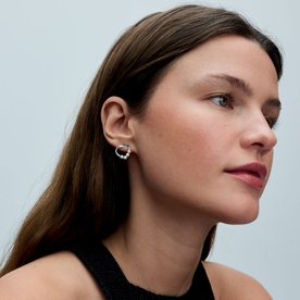 Pandora ékszer  Organikus formájú ezüst kör fülbevaló tenyésztett gyönggyel 293276C01
