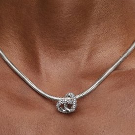 Pandora ékszer Pávé végtelen csomó ezüst charm 793771C01