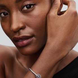 Pandora ékszer Áttört szívek és Anya ezüst charm 793772C01