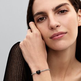 Pandora ékszer Fekete tűzzománc szív ezüst charm 793337C04