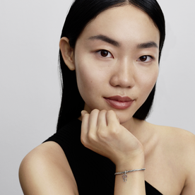 Pandora Összekapcsolt szívek ezüst charm piros kristállyal - 794435C01 Pandora Összekapcsolt szívek ezüst charm piros kristállyal - 794435C01