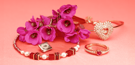 Anyák napi ajándékötletek – ékszerek és órák, amiknek igazán örülni fog