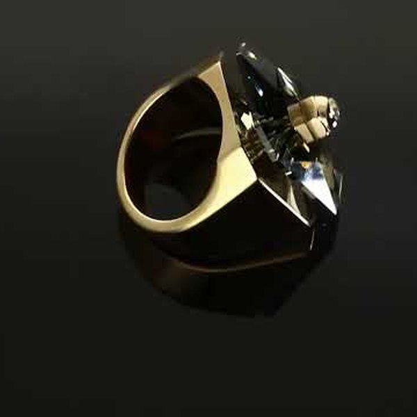 Swarovski Numina arany színű gyűrű nagy szürke kővel