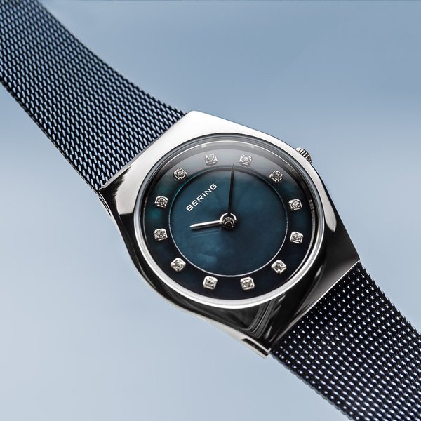 Bering Classic kék női óra gyöngyház számlappal 11927-307