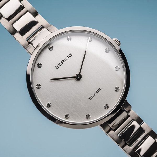 Bering Titánium női óra swarovski kristállyal 11334-770