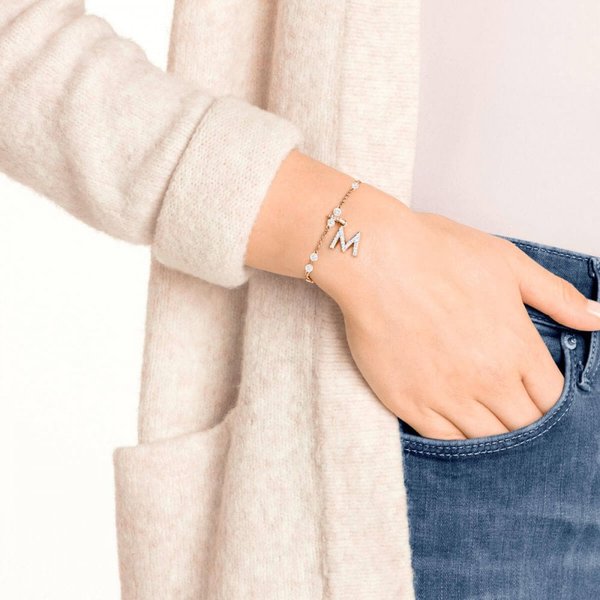 Swarovski M betű rozé charm 5434395