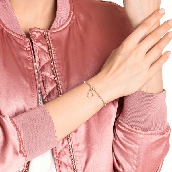 Swarovski O betű rozé charm 5437607