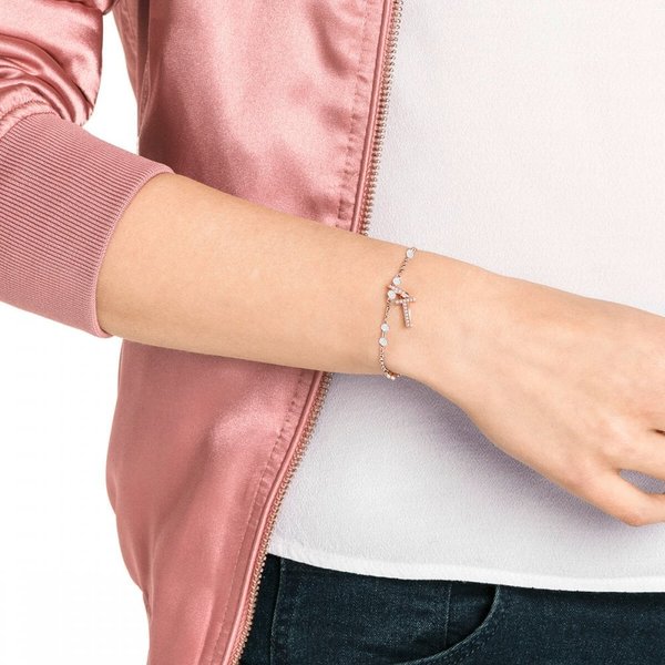 Swarovski T betű rozé charm 5437615