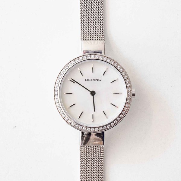Bering Classic női ezüst óra swarovski kristályokkal 16831-004