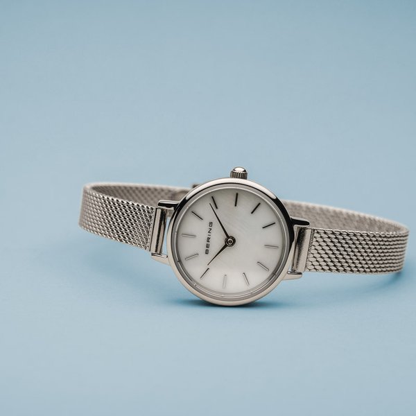 Bering Classic mini ezüst fehér női óra 11022-004