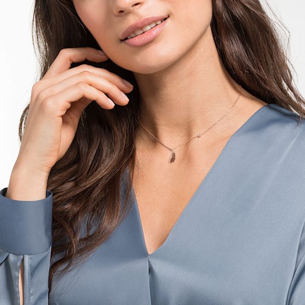 Swarovski Rozé nyaklánc fekete kristályos toll medállal 5495292