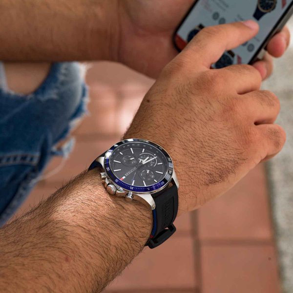 Tommy Hilfiger Brad fekete szilikon szíjas férfi óra 1791724