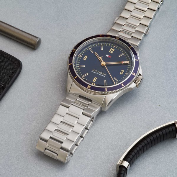 Tommy Hilfiger Maverick ezüst színű férfi karóra arany mutatókkal 1791902