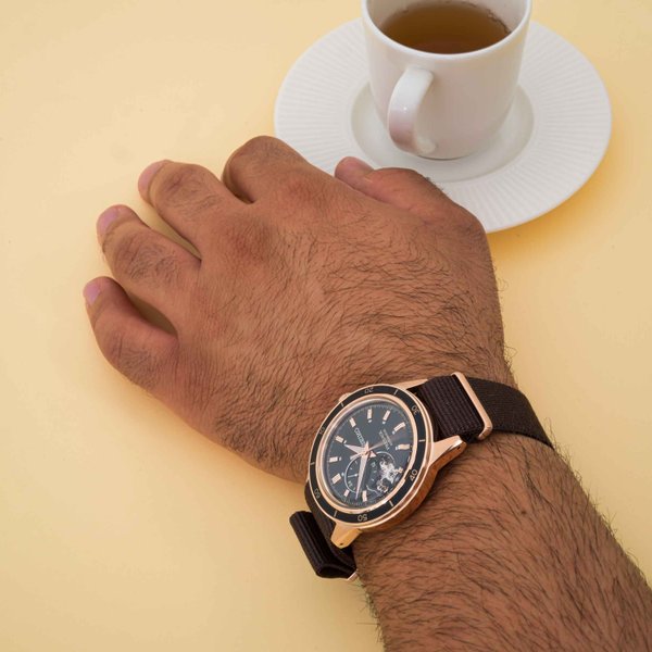 Seiko Presage Style 60's barna nato szíjas férfi óra SSA426J1