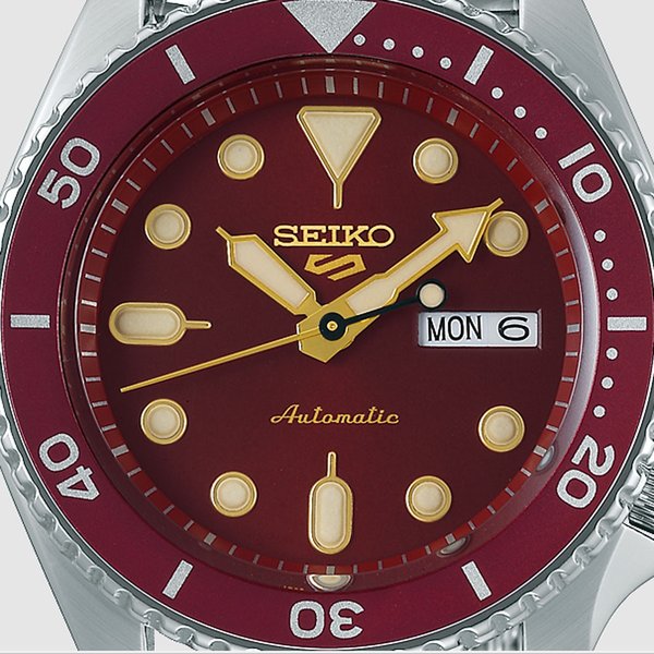 Seiko 5 Sports ezüst színű bordó számlapos férfi óra SRPD69K1