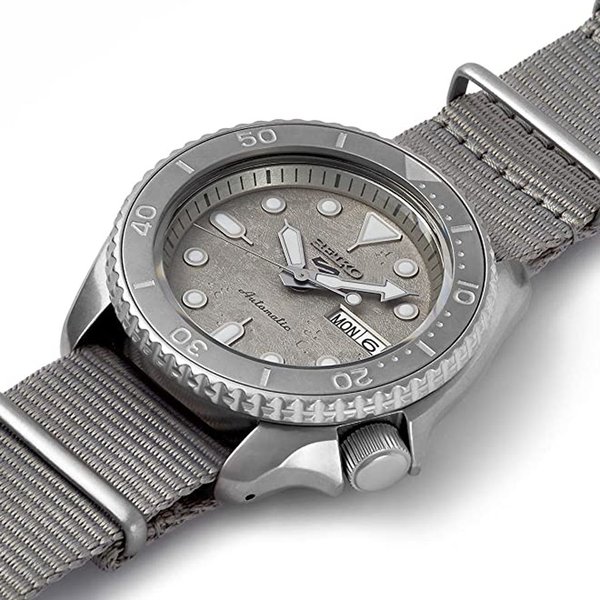 Seiko 5 Sports cementszürke nato szíjas férfi karóra SRPG61K1