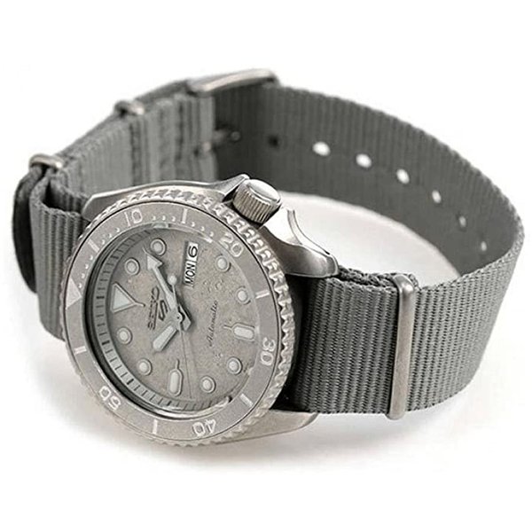 Seiko 5 Sports cementszürke nato szíjas férfi karóra SRPG61K1