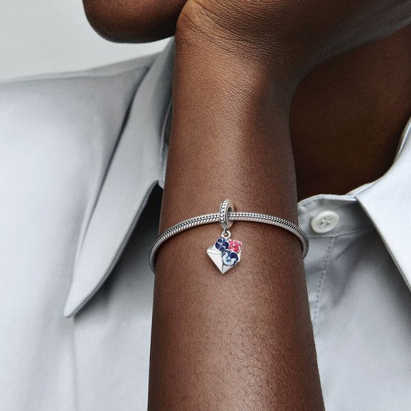 Pandora ékszer Árvácskák borítékban függő ezüst charm 790787C01