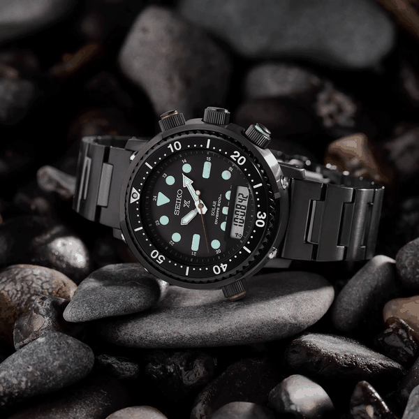 Seiko Prospex Solar 1982 Hybrid Diver's 40th Anniversary 'Arnie' Limited Edition fekete búváróra SNJ037P1