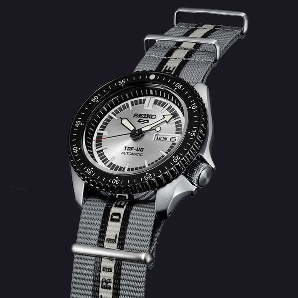 Seiko 5 Sports 55th Anniversary Ultraseven Limited Edition karóra SRPJ79K1