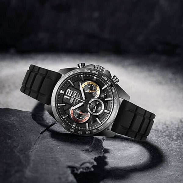 Seiko Fekete szilikonszíjas kvarc chronograph férfi óra SSB349P1