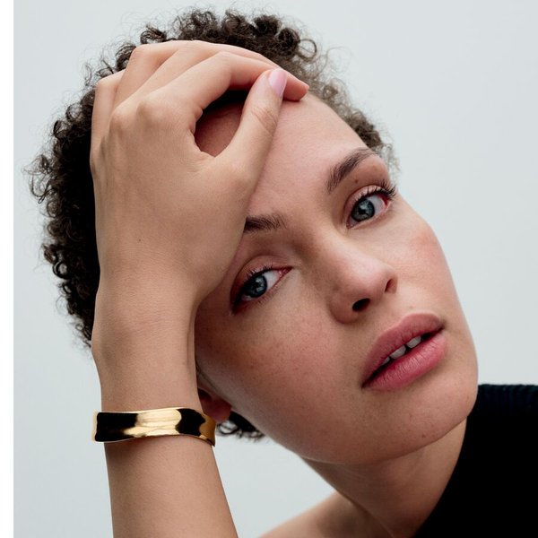 Pandora ékszer Organikus formájú széles shine nyitott karperec 